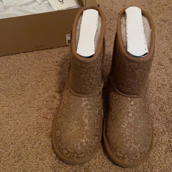 Classic glitter leopard Ugg boot - Picture 2 of 5
